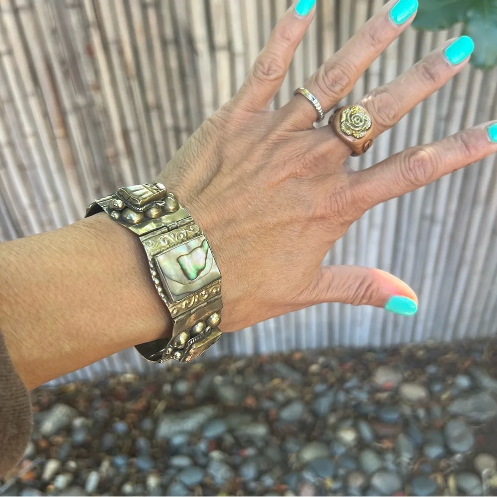 Taxco Sterling Silver and Iridescent Bracelet, Chunky, Marked 925. Nice Weight - Picture 13 of 14